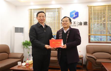 柳州市副市長朱富庭慰問公司拔尖人才廖立波、潘偉華