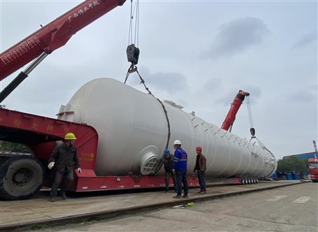 冶建公司制造的2個總重量超100噸壓力容器設(shè)備順利交付