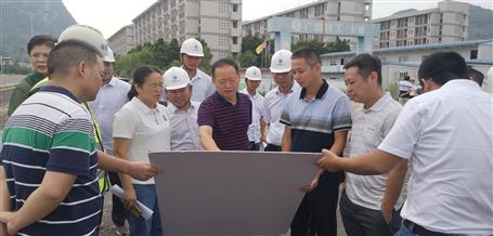 柳州市軌道集團(tuán)董事長胡建軍到冶建第二分公司項目調(diào)研指導(dǎo)